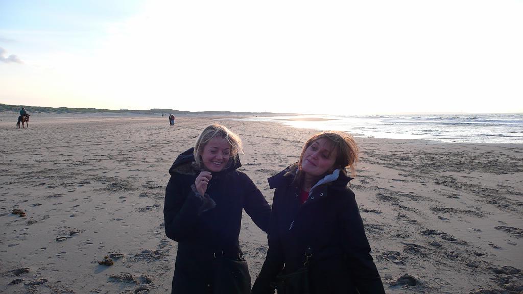 2007-11-17-16.34.10 Hoek van Holand Bea und Fra